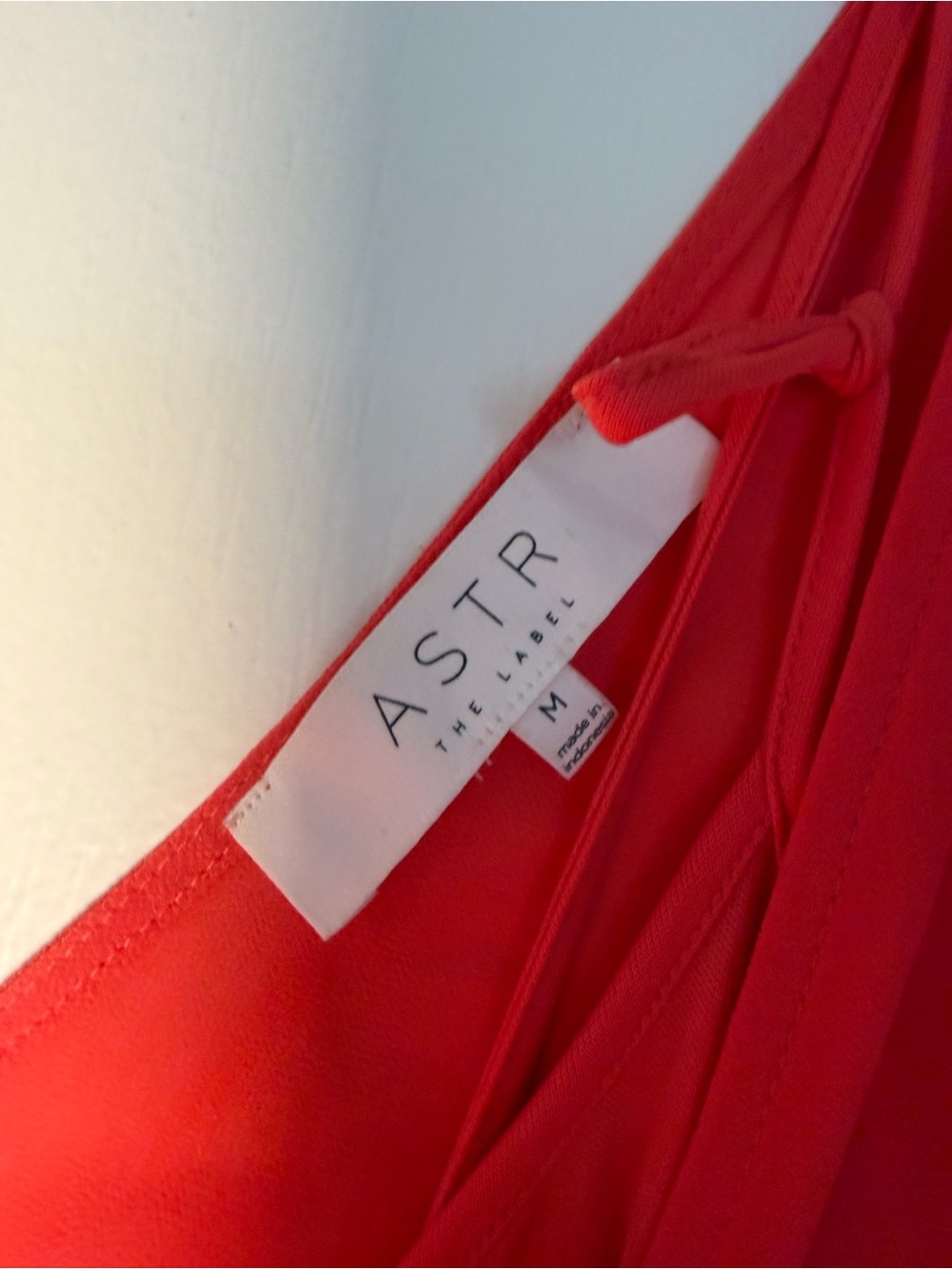 ASTR The Label Coral Orange Sleeveless Romper Women's Medium Ruffle Hem Surplice - Picture 3 of 7